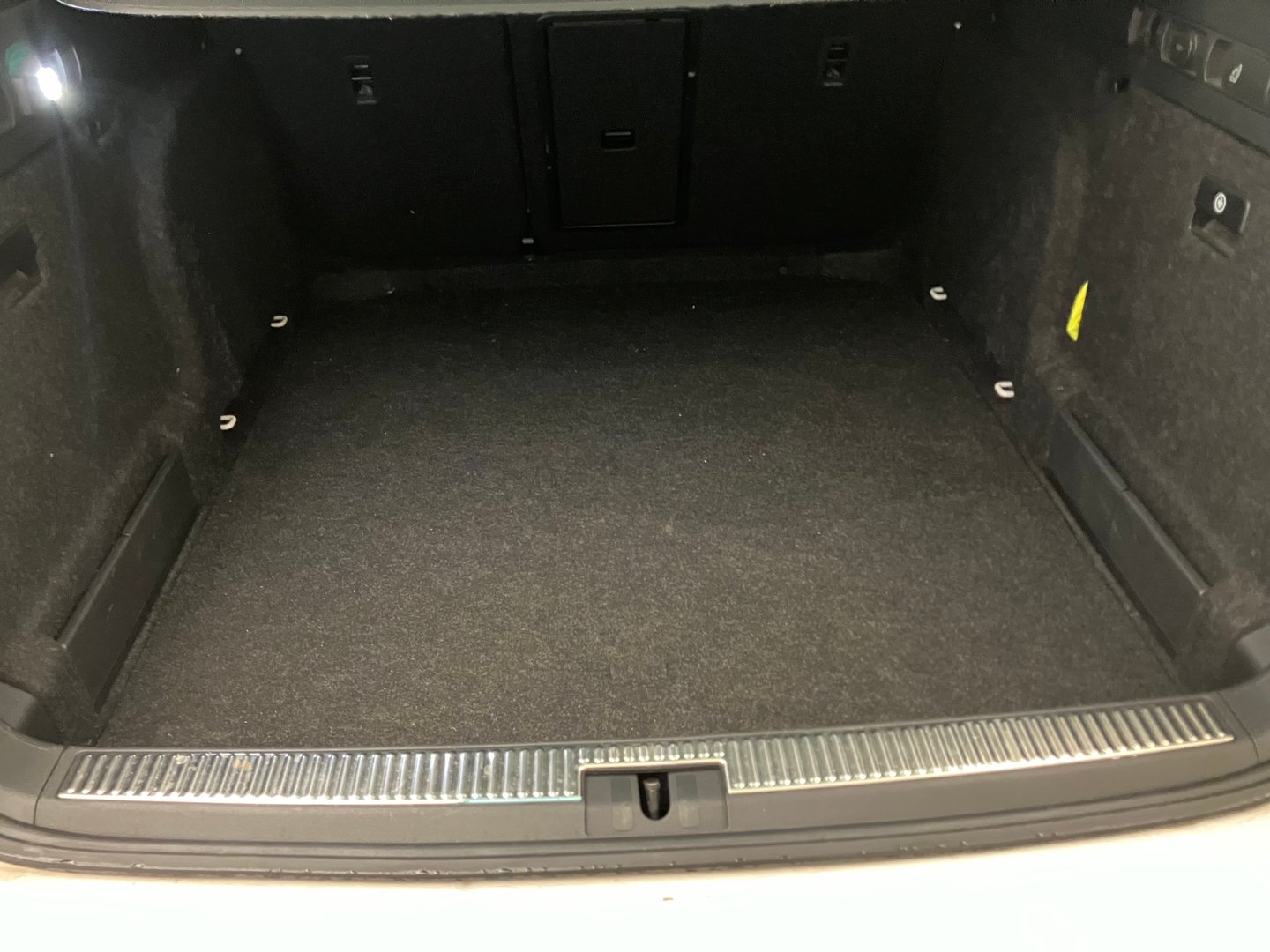 Škoda SUPERB Combi 4x4 Style TDI DSG | Bild 24 von 26