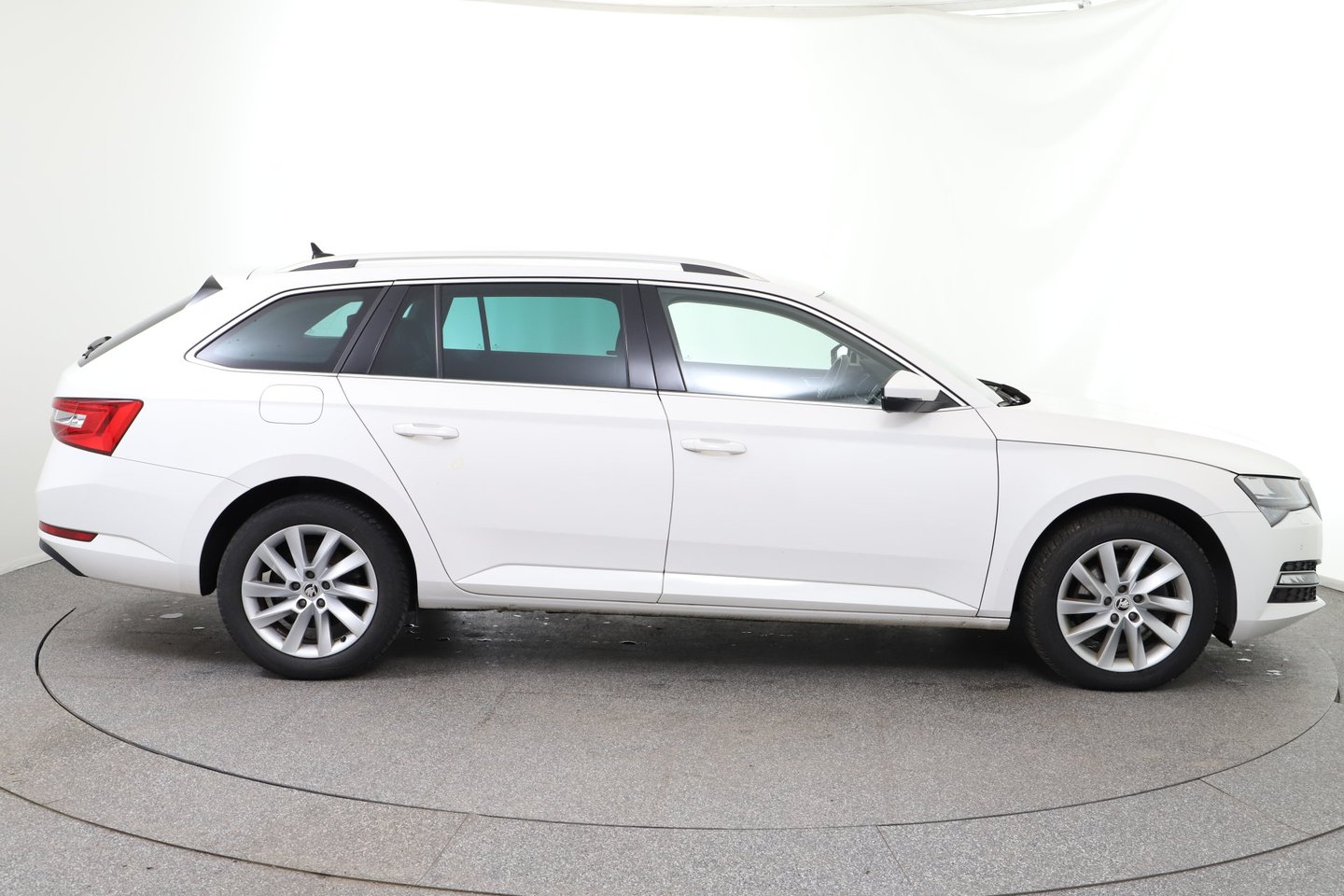 Škoda SUPERB Combi 4x4 Style TDI DSG | Bild 6 von 26
