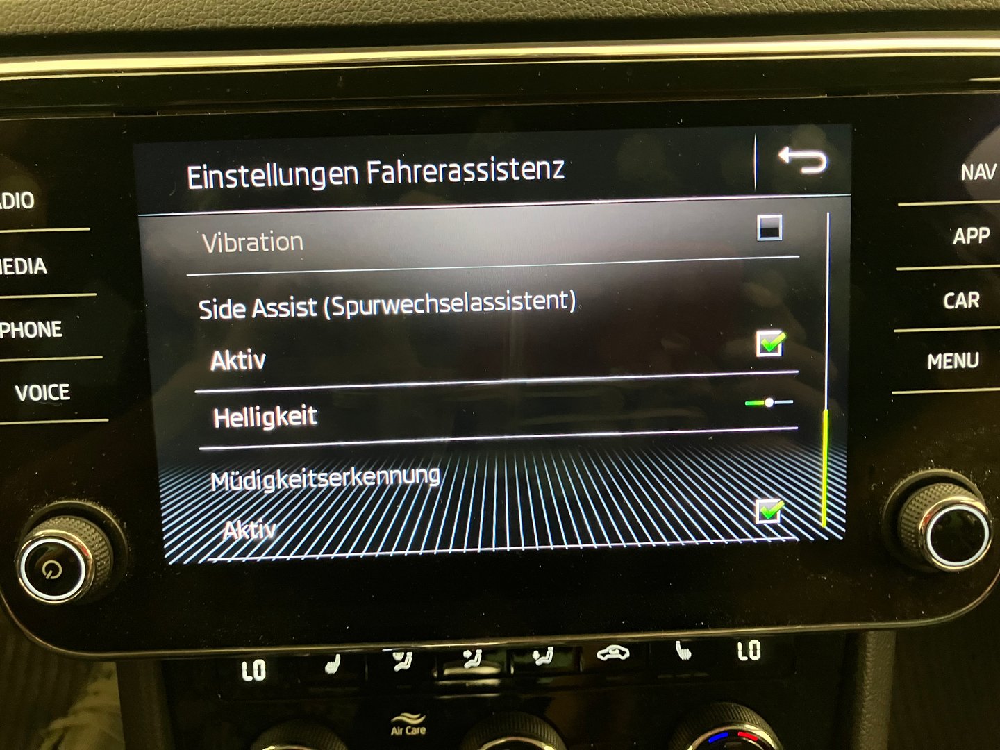 Škoda SUPERB Combi 4x4 Style TDI DSG | Bild 19 von 26