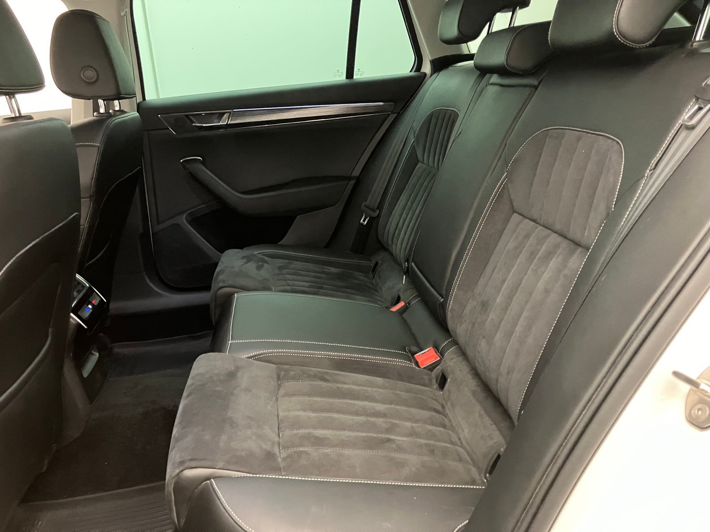 Škoda SUPERB Combi 4x4 Style TDI DSG | Bild 21 von 26