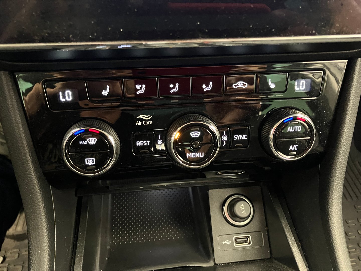Škoda SUPERB Combi 4x4 Style TDI DSG | Bild 17 von 26