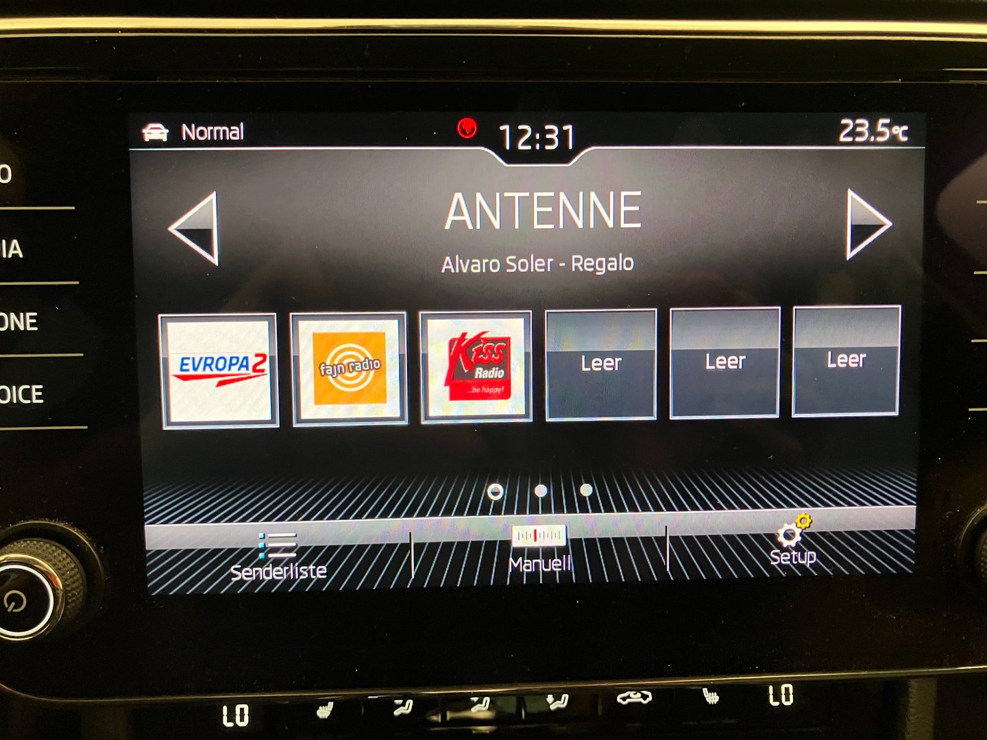 Škoda SUPERB Combi 4x4 Style TDI DSG | Bild 15 von 26