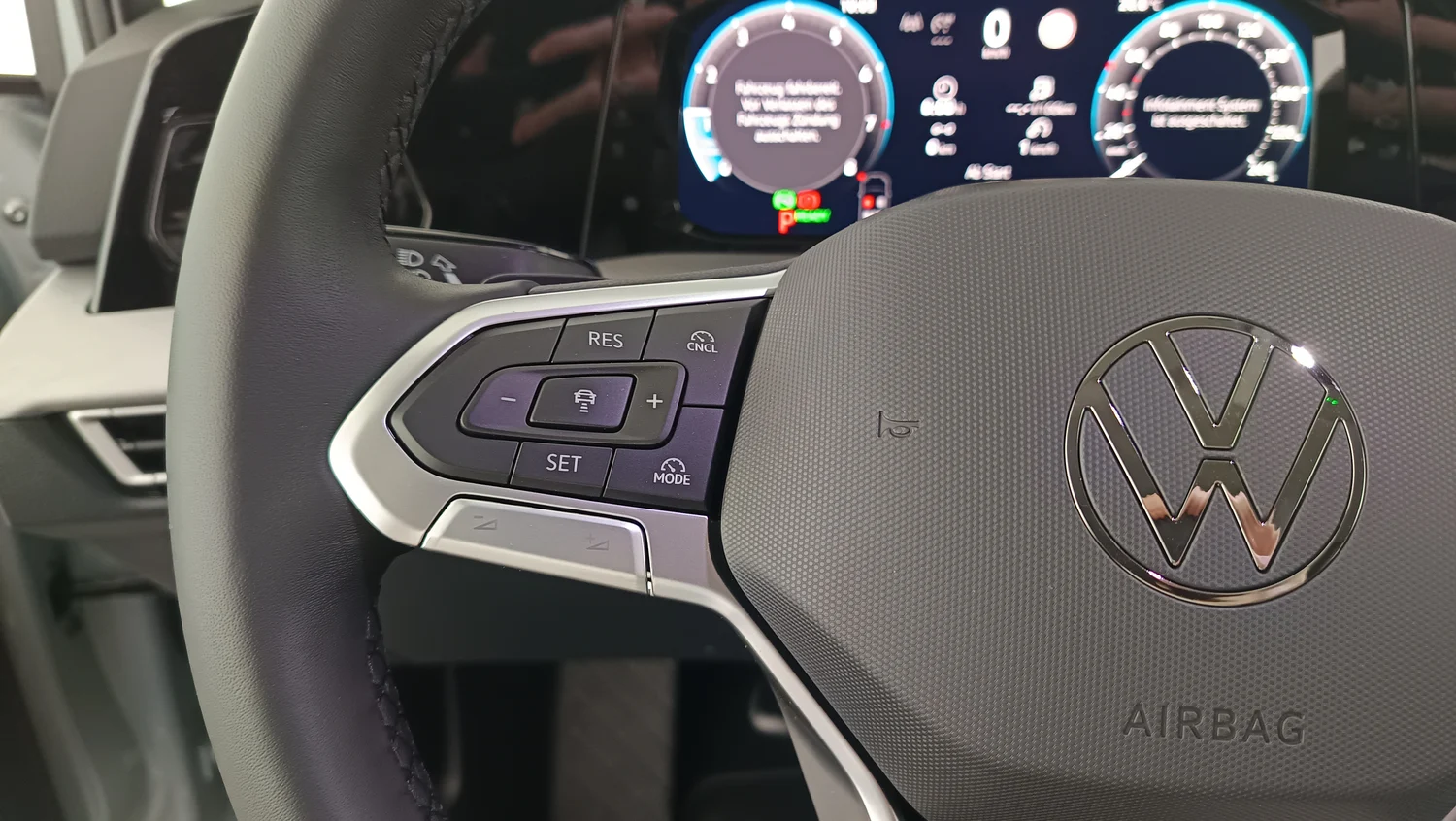 Bild eines VW Golf Variant Business mHeV DSG