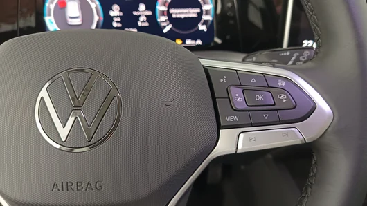 Bild eines VW Golf Variant Business mHeV DSG