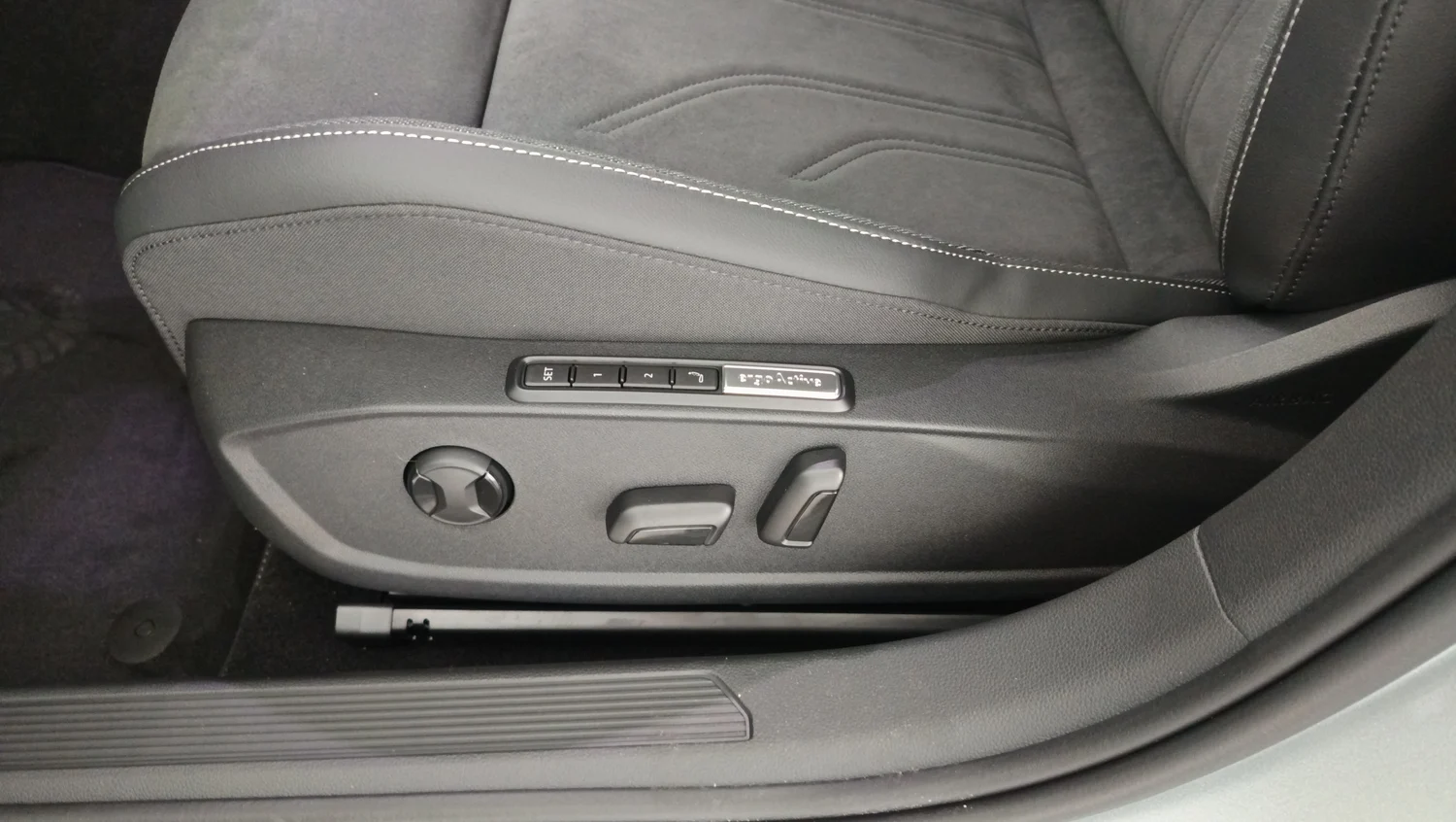 Bild eines VW Golf Variant Business mHeV DSG