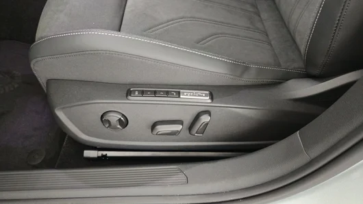 Bild eines VW Golf Variant Business mHeV DSG