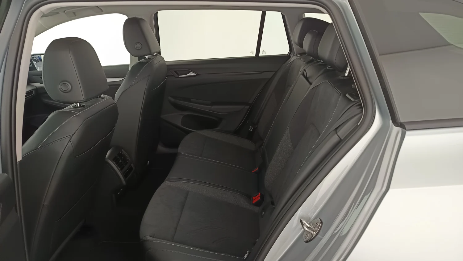 Bild eines VW Golf Variant Business mHeV DSG