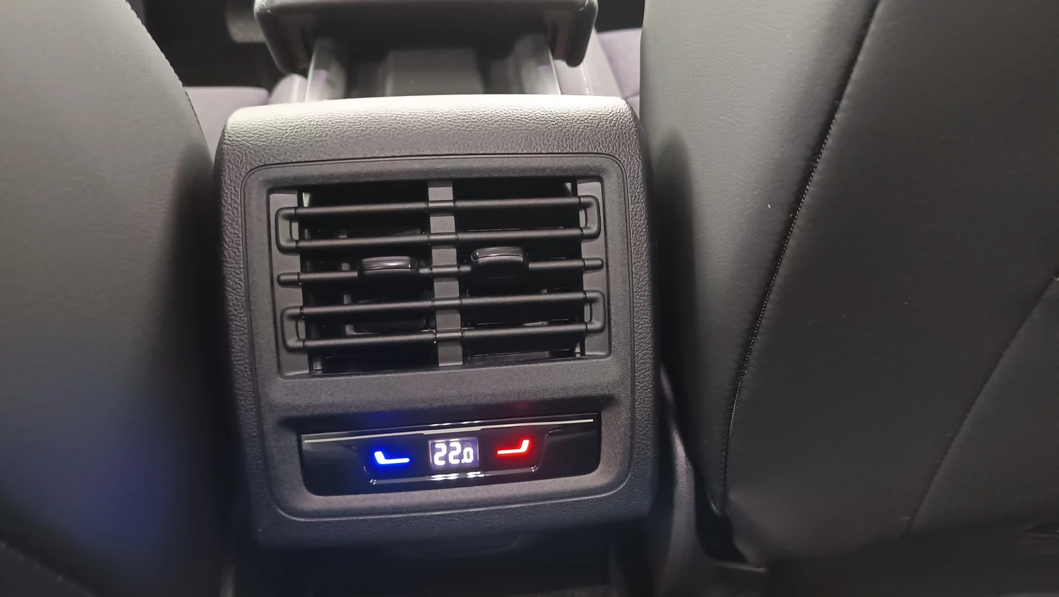 Bild eines VW Golf Variant Business mHeV DSG