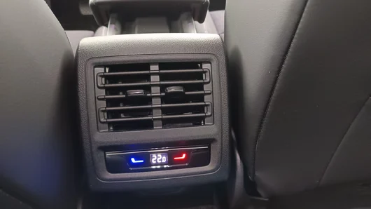 Bild eines VW Golf Variant Business mHeV DSG