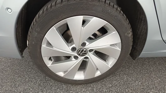 Bild eines VW Golf Variant Business mHeV DSG