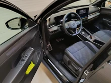 VW T-Roc R-Line eTSI DSG in Grenadillschwarz Metallic