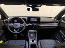 VW T-Roc R-Line eTSI DSG in Grenadillschwarz Metallic