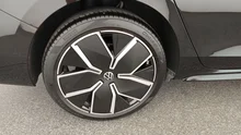 VW Passat Variant Sport eHybrid 200kW in Grenadillschwarz Metallic