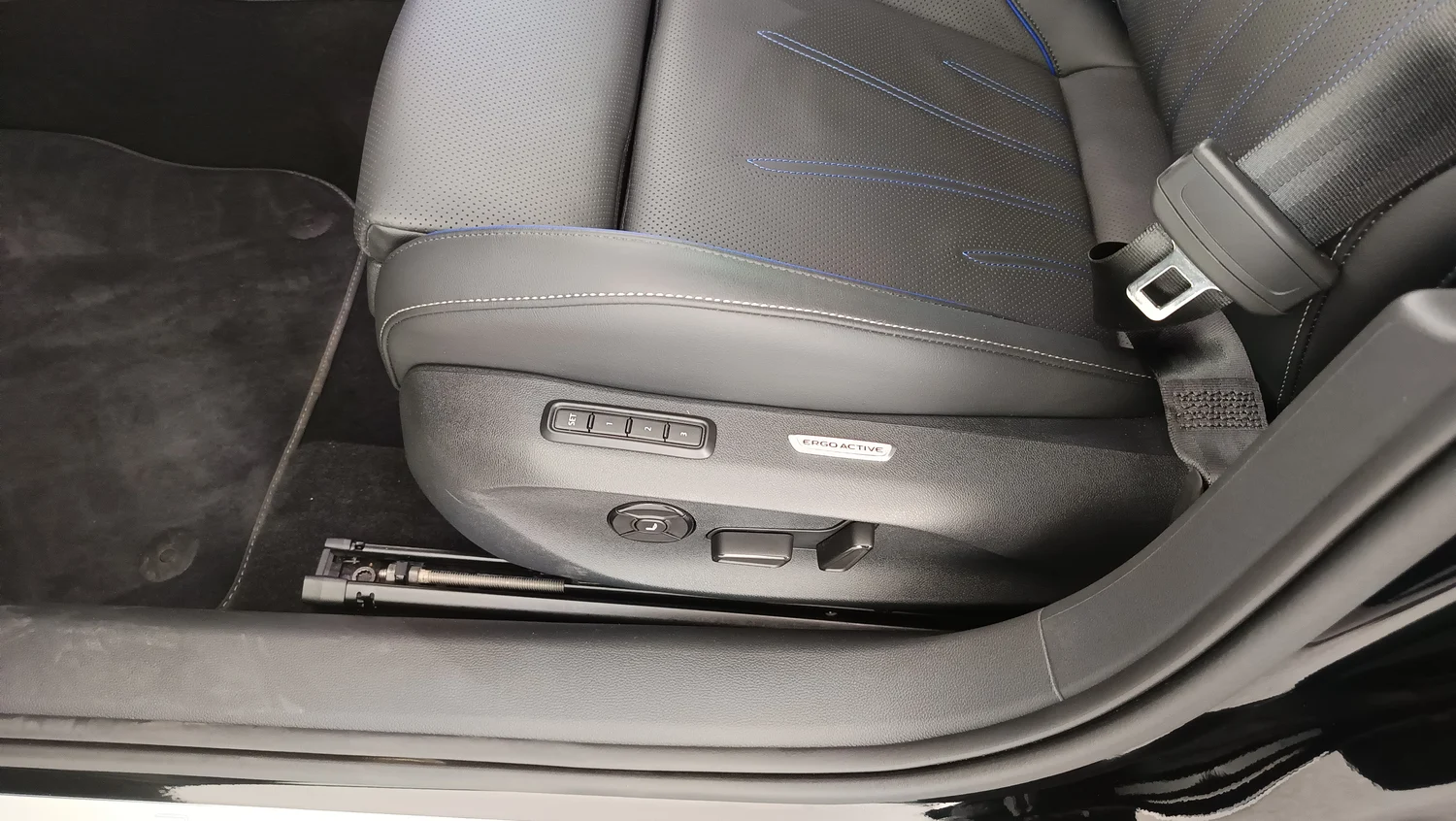Bild eines VW Passat Variant Sport eHybrid 200kW