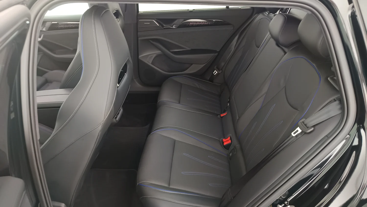 Bild eines VW Passat Variant Sport eHybrid 200kW
