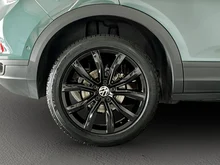 VW T-Roc Life TSI in Petroleum Blue Met. Dach Black Uni