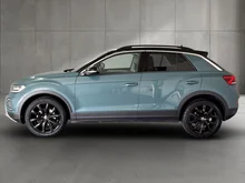 VW T-Roc Life TSI in Petroleum Blue Met. Dach Black Uni