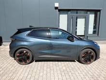 CUPRA Raval ENDURANCE 52/55 155kW/211 PS in Magnet-Grau Metallic Dach Nacht-Schwarz