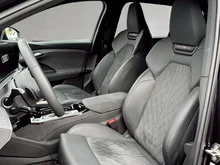 Audi Q6 e-tron quattro in Mythosschwarz Metallic