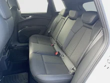 Audi Q4 e-tron 50 e-tron quattro in Gletscherweiss met.