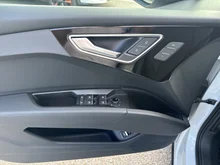 Audi Q4 e-tron 50 e-tron quattro in Gletscherweiss met.