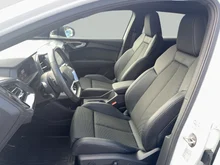 Audi Q4 e-tron 50 e-tron quattro in Gletscherweiss met.