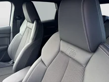 Audi Q4 e-tron 50 e-tron quattro in Gletscherweiss met.