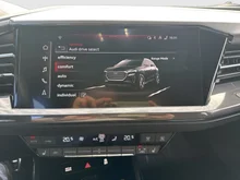 Audi Q4 e-tron 50 e-tron quattro in Gletscherweiss met.