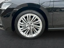 Škoda Superb Combi Selection iV TSI DSG in Ebony-Schwarz Metallic