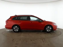 VW Golf Variant Life mHeV TSI DSG in KINGS RED METALLIC