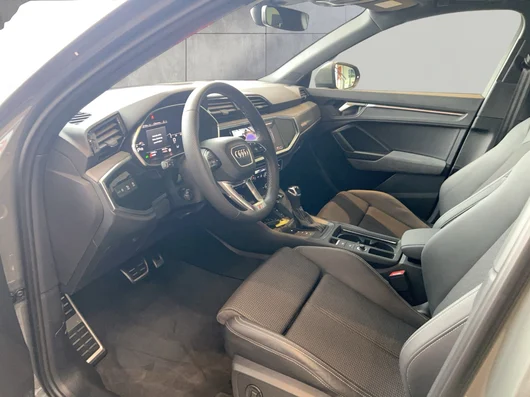 Bild eines Audi Q3 40 TDI quattro admired