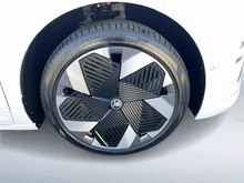Škoda Enyaq RS in Moon-Weiß Metallic