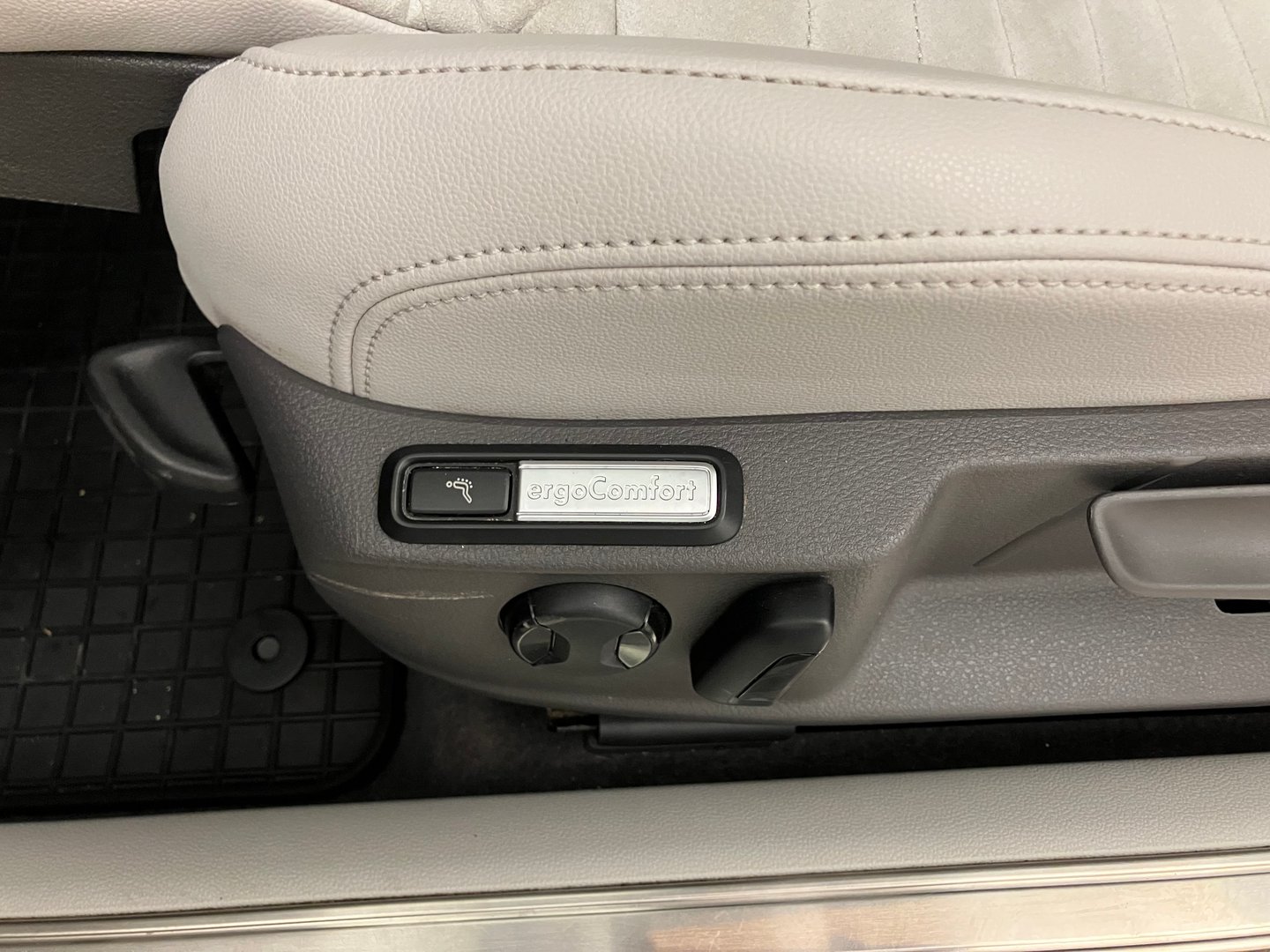 VW Passat Variant Elegance TDI | Bild 12 von 30