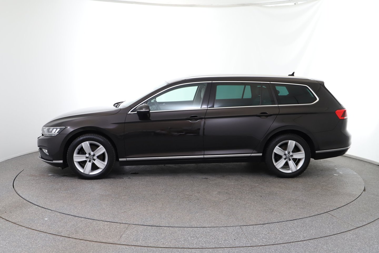 VW Passat Variant Elegance TDI | Bild 2 von 30