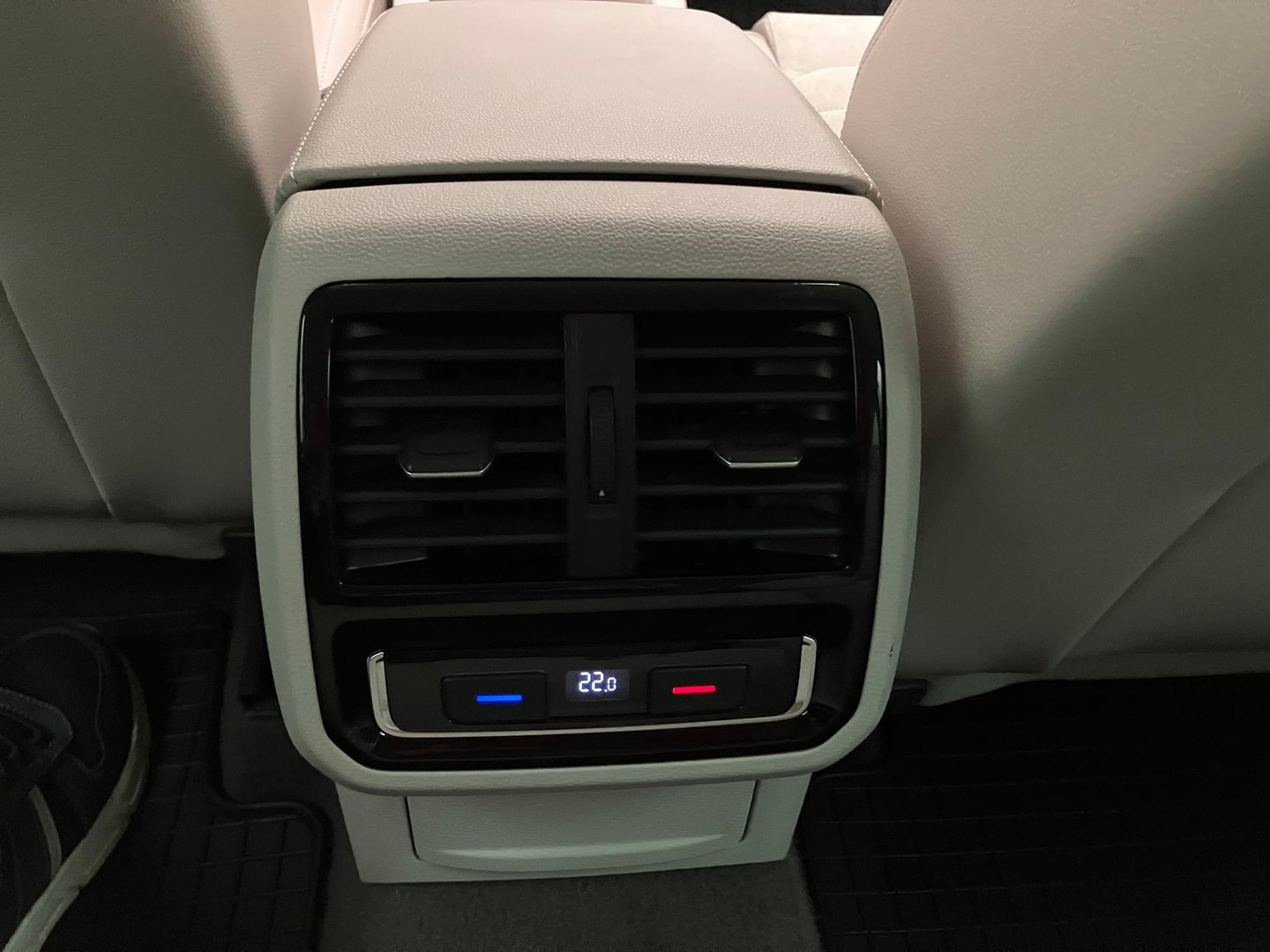 VW Passat Variant Elegance TDI | Bild 27 von 30