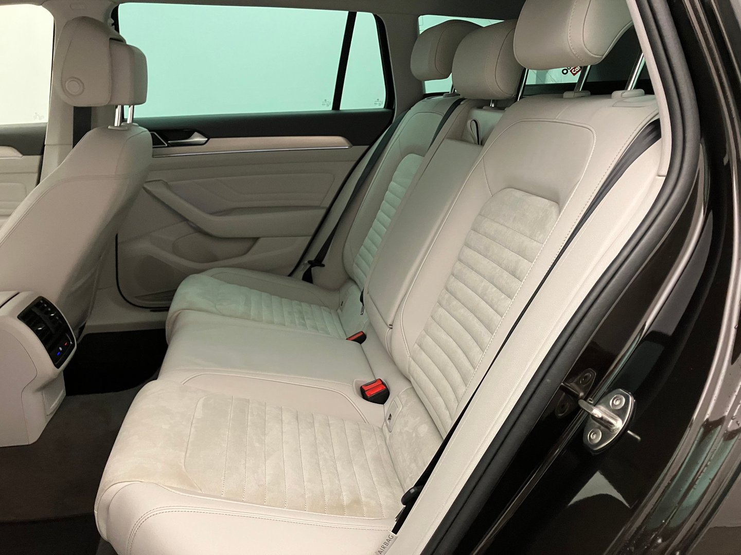 VW Passat Variant Elegance TDI | Bild 25 von 30