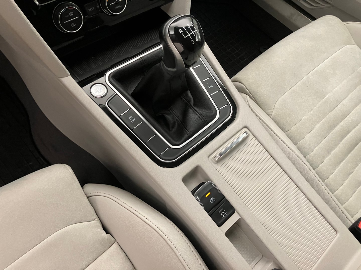 VW Passat Variant Elegance TDI | Bild 24 von 30