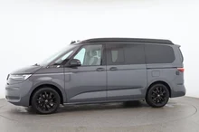 VW California Beach Camper eHyb. 180 kW 4M in Puregrey / Dach Deepblack Perleffekt