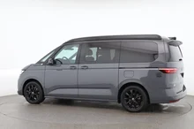 VW California Beach Camper eHyb. 180 kW 4M in Puregrey / Dach Deepblack Perleffekt