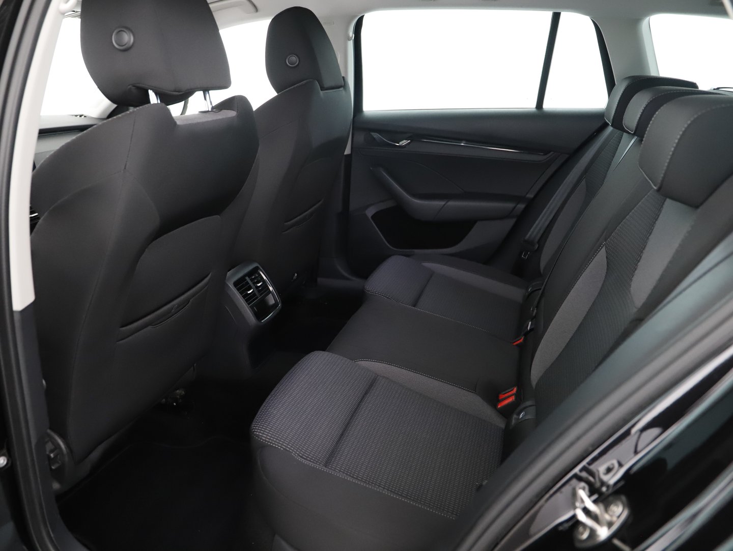 Škoda OCTAVIA Combi Ambition TDI DSG | Bild 18 von 20