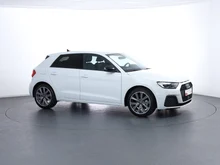 Audi A1 Sportback 30 TFSI intense in Gletscherweiss Metallic