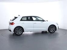 Audi A1 Sportback 30 TFSI intense in Gletscherweiss Metallic