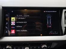 Audi A1 Sportback 30 TFSI intense in Gletscherweiss Metallic