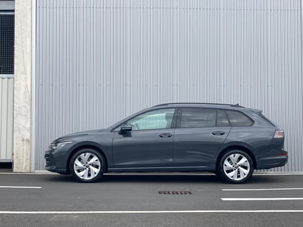 VW Golf Variant Business mHeV DSG