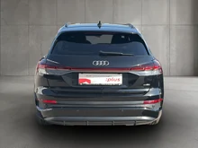 Audi Q4 e-tron 50 e-tron quattro in Mythosschwarz metallic
