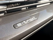 Audi Q4 e-tron 50 e-tron quattro in Mythosschwarz metallic