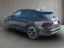 Audi Q4 e-tron 50 e-tron quattro in Mythosschwarz metallic