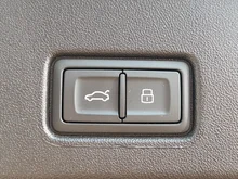 Audi Q4 e-tron 50 e-tron quattro in Mythosschwarz metallic