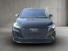 Audi Q4 e-tron 50 e-tron quattro in Mythosschwarz metallic