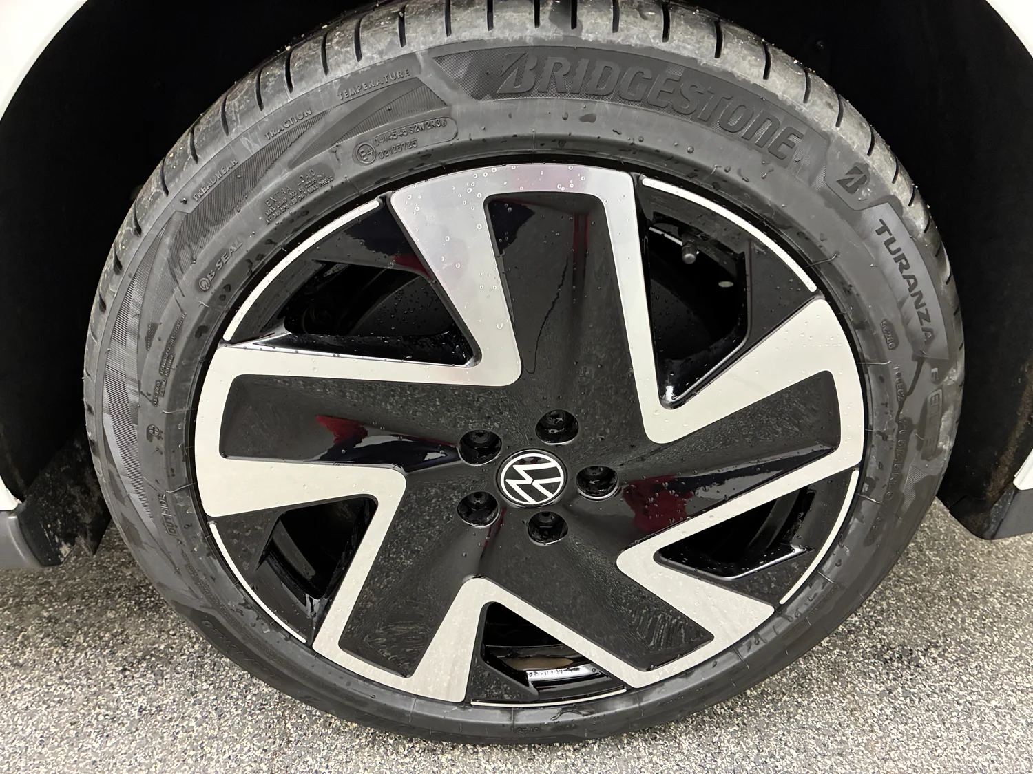 Bild eines VW ID. Buzz Cargo Pro 4MOTION 250 kW